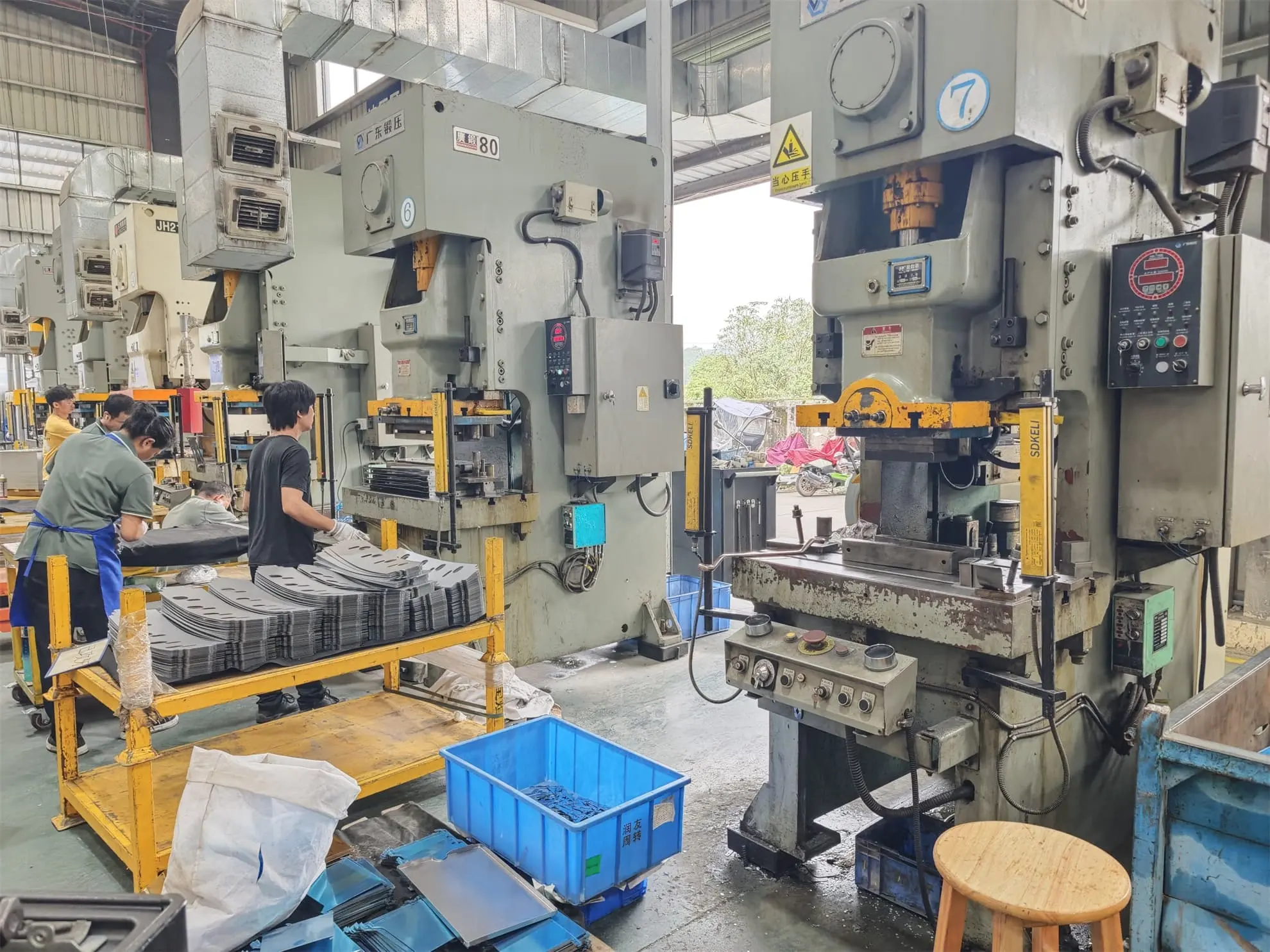 大型钣金加工厂家如何选？7个专家级标准保障铝合金厚板喷涂质量