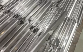 不锈钢钣金加工对比：哪种机柜机箱制造最值得选择？