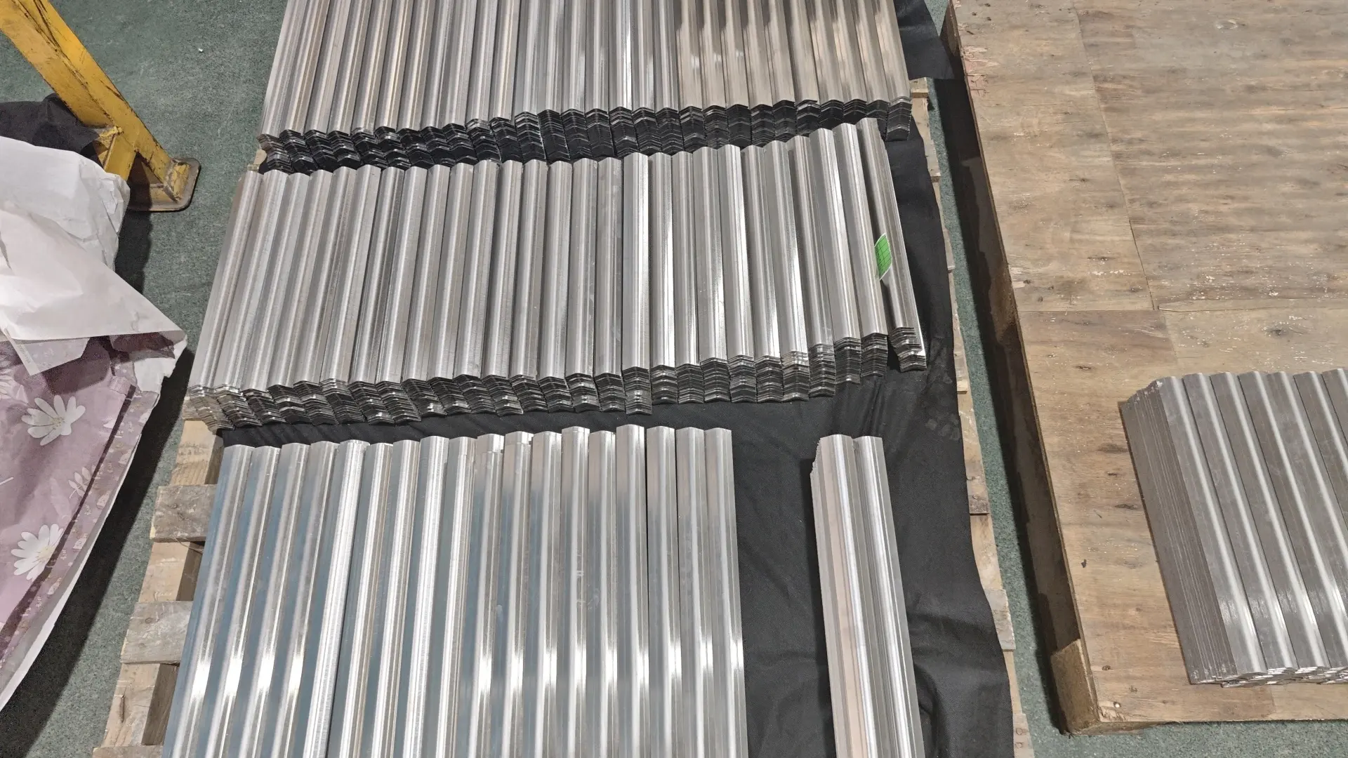 冲压加工对比：哪种金属外壳零件最适合你的项目？