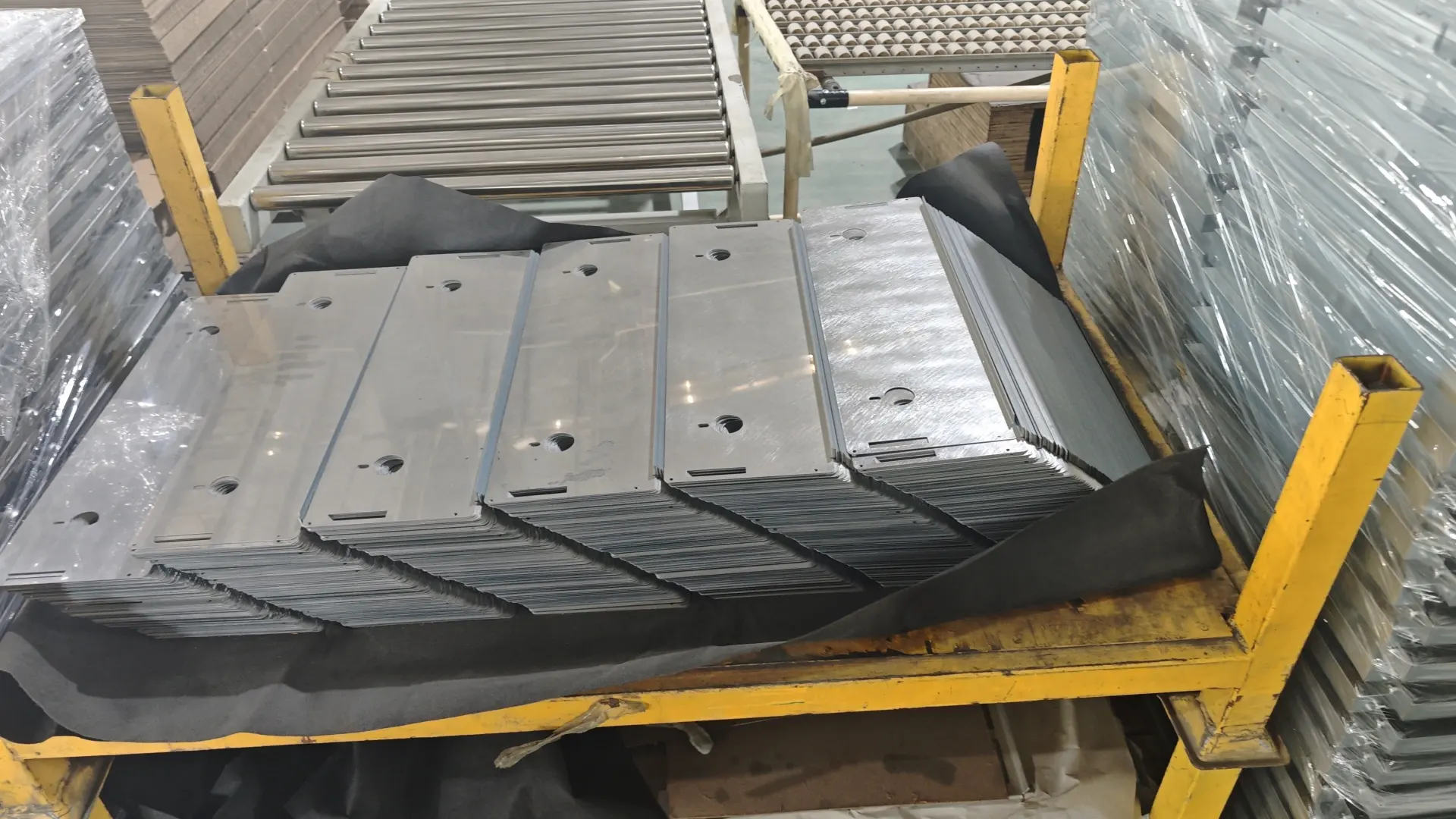 发黑表面处理工艺在机柜与工业外壳中的应用与成本控制策略