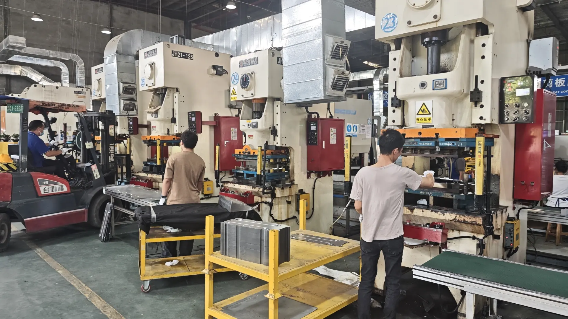 手机金属加工怎样降本提效？5步搞定手机铝合金外壳加工难题！