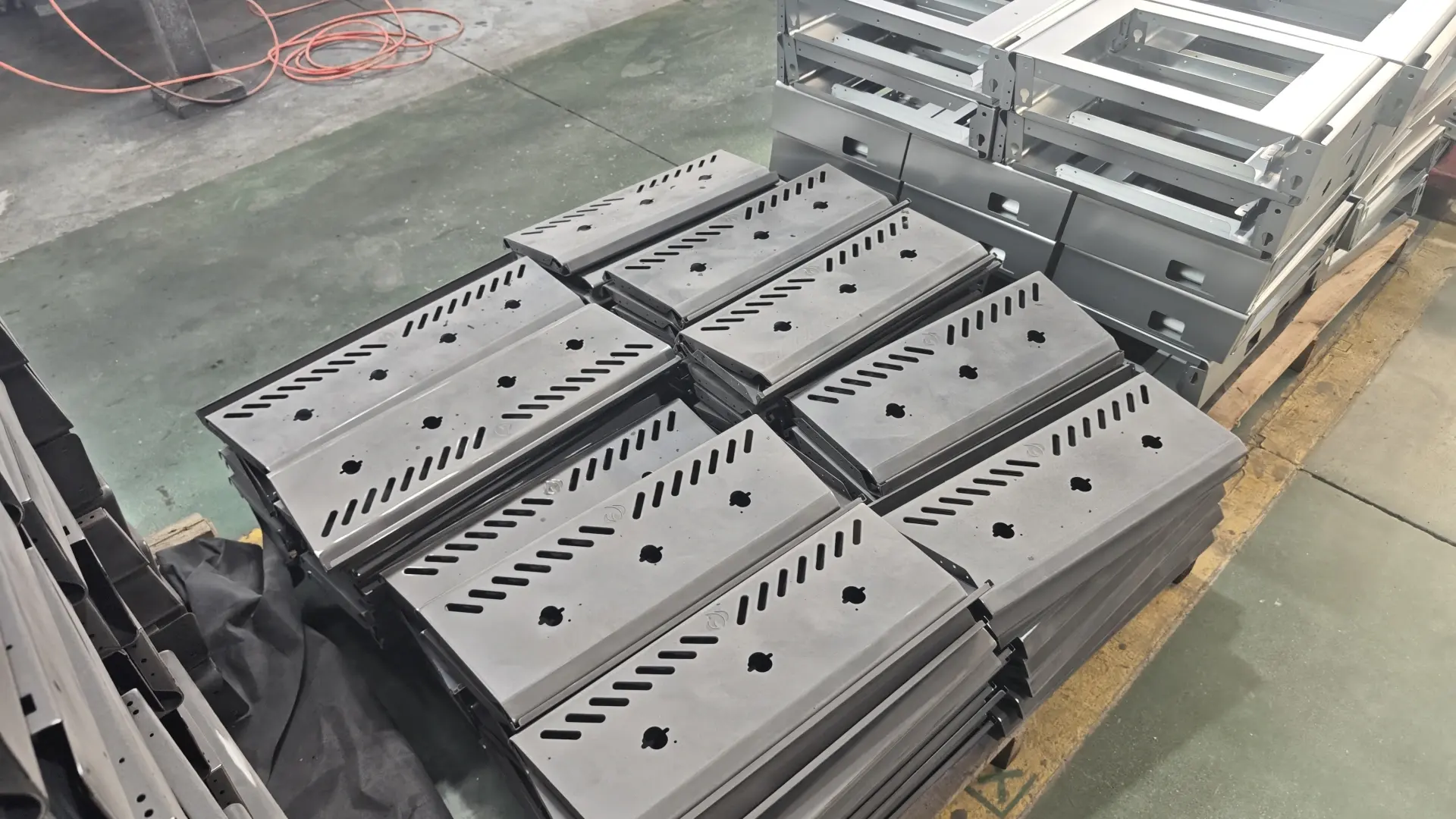 哪种金属易折弯适合批量OEM钣金加工？采购与工艺选择指南