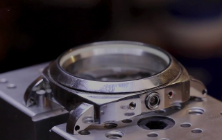 手表表壳的特写，展示表壳的结构和细节